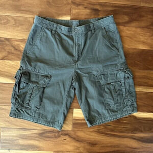 The North Face Dark Green Cargo Shorts size 36 Regular
